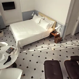 https://hotel-le-nuvole-residenza-depoca.hotelitalianriviera.com